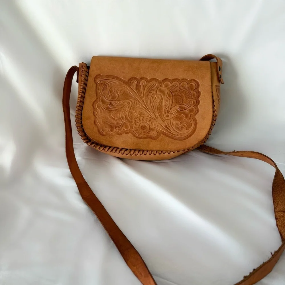 Vintage 70s tooled leather purse crossbody tan brown